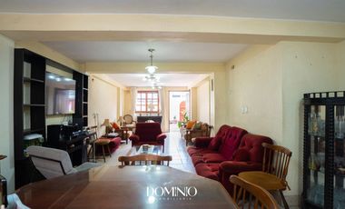 Casa en  zona comercial