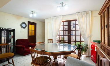 Casa en  zona comercial