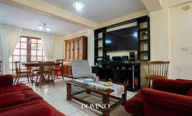 Casa en  zona comercial