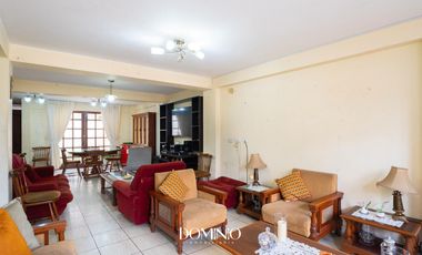 Casa en  zona comercial