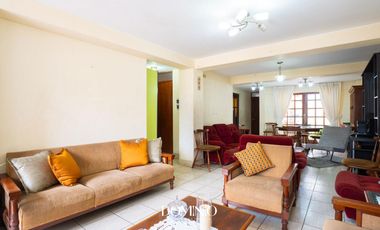 Casa en  zona comercial