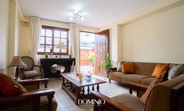 Casa en  zona comercial