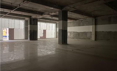 ARRAIJAN / WESTLAND MALL / LOCAL COMERCIAL / 465M / PLANTA BAJA