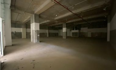 ARRAIJAN / WESTLAND MALL / LOCAL COMERCIAL / 465M / PLANTA BAJA