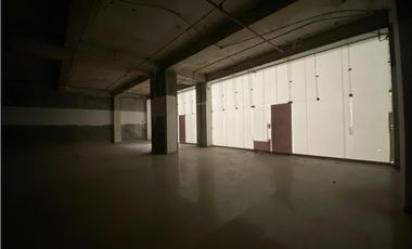 ARRAIJAN / WESTLAND MALL / LOCAL COMERCIAL / 465M / PLANTA BAJA