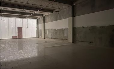 ARRAIJAN / WESTLAND MALL / LOCAL COMERCIAL / 465M / PLANTA BAJA