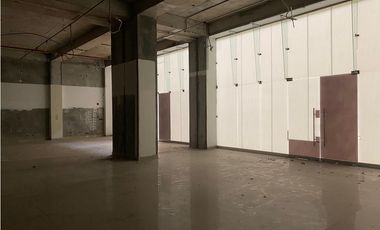 ARRAIJAN / WESTLAND MALL / LOCAL COMERCIAL / 465M / PLANTA BAJA