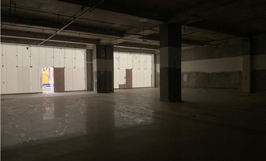 ARRAIJAN / WESTLAND MALL / LOCAL COMERCIAL / 465M / PLANTA BAJA