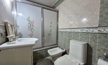 Casa 4 Ambientes VENTA Villa Sarmiento Gran Patio