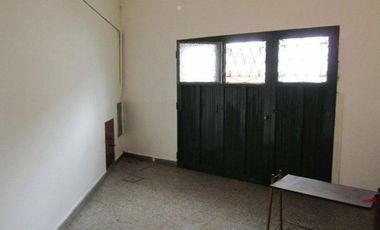 Venta casa/Local, sobre Lote 110m2 en Barracas