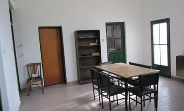 Venta casa/Local, sobre Lote 110m2 en Barracas