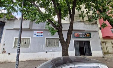 Venta casa/Local, sobre Lote 110m2 en Barracas
