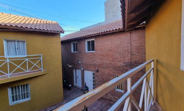 ALQUILER DUPLEX UN DORMITORIO AMOBLADO CON COCHERA