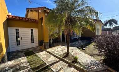 Casa en Venta Wilde 3 Ambientes c Cochera y patio
