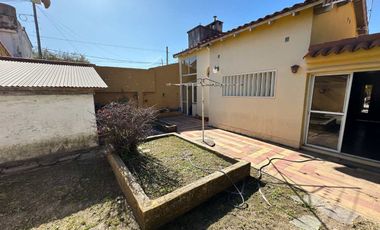 Casa en Venta Wilde 3 Ambientes c Cochera y patio