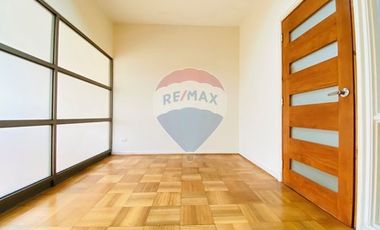 VENTA OFICINA EN MONEDA 2 PRIVADOS 2BAÑOS