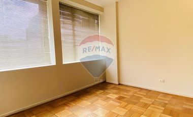 VENTA OFICINA EN MONEDA 2 PRIVADOS 2BAÑOS