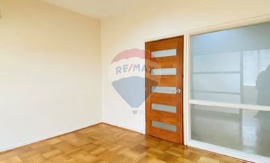 VENTA OFICINA EN MONEDA 2 PRIVADOS 2BAÑOS