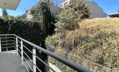 Moderna casa a la venta en Lomas Anáhuac.