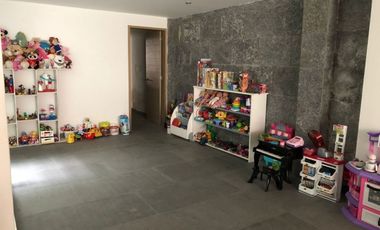 Moderna casa a la venta en Lomas Anáhuac.
