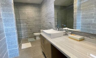 Moderna casa a la venta en Lomas Anáhuac.