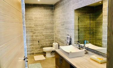 Moderna casa a la venta en Lomas Anáhuac.
