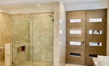 Moderna casa a la venta en Lomas Anáhuac.