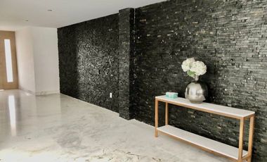 Moderna casa a la venta en Lomas Anáhuac.