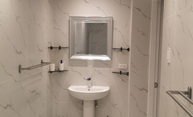 Freehold 1-Bedroom Apartment at Kandi Tower 2 Condominium for Sale