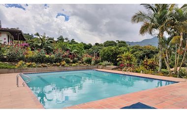 Vendo amplia casa de descanso en Copacabana en unidad cerrada