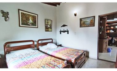 Vendo amplia casa de descanso en Copacabana en unidad cerrada