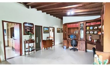 Vendo amplia casa de descanso en Copacabana en unidad cerrada