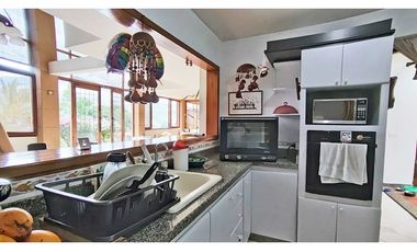 Vendo amplia casa de descanso en Copacabana en unidad cerrada