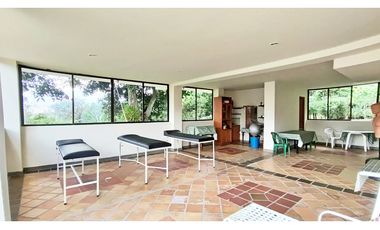 Vendo amplia casa de descanso en Copacabana en unidad cerrada