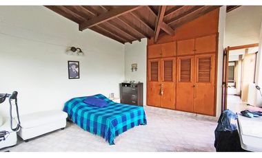 Vendo amplia casa de descanso en Copacabana en unidad cerrada