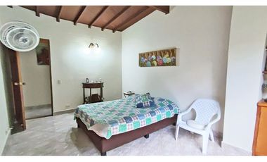 Vendo amplia casa de descanso en Copacabana en unidad cerrada