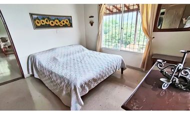 Vendo amplia casa de descanso en Copacabana en unidad cerrada