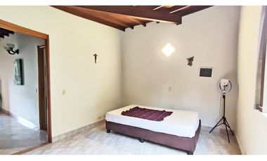 Vendo amplia casa de descanso en Copacabana en unidad cerrada