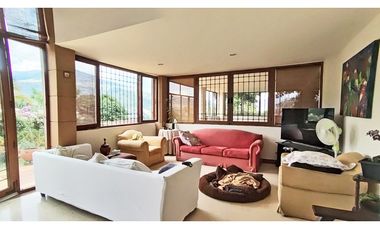 Vendo amplia casa de descanso en Copacabana en unidad cerrada