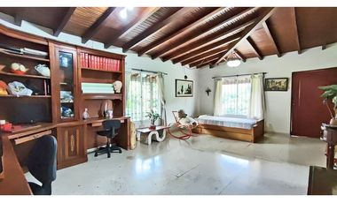 Vendo amplia casa de descanso en Copacabana en unidad cerrada