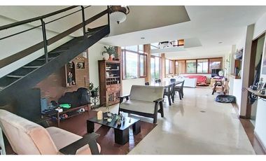 Vendo amplia casa de descanso en Copacabana en unidad cerrada