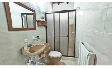 Vendo amplia casa de descanso en Copacabana en unidad cerrada