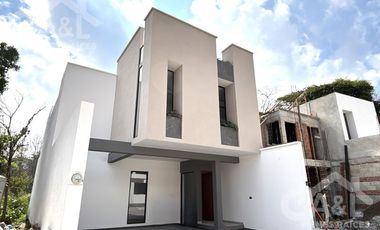 Moderna Casa en Venta La Finca Pedregal  Animas
