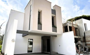 Moderna Casa en Venta La Finca Pedregal  Animas