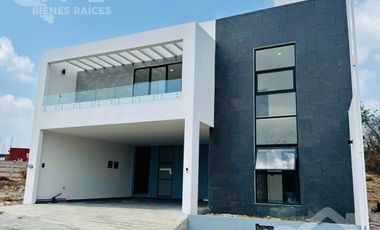 Casa en Venta Recamara en Planta Baja  Fraccionamiento Privado
