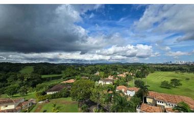 SE VENDE LUJOSO APARTAMENTO DE 4 REC.EN TUCAN COUNTRY CLUB(TC4L)