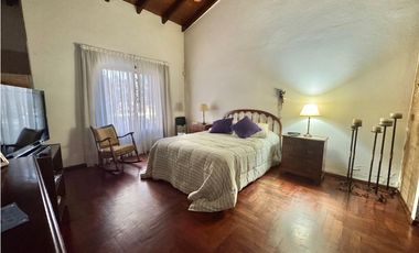 VENTA CASA 4 DORMITORIOS C/PILETA B° LAS ROSAS CORDOBA