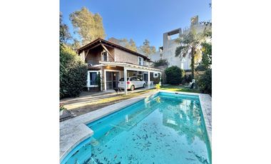 VENTA CASA 4 DORMITORIOS C/PILETA B° LAS ROSAS CORDOBA