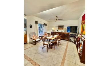 VENTA CASA 4 DORMITORIOS C/PILETA B° LAS ROSAS CORDOBA