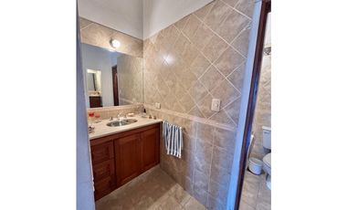 VENTA CASA 4 DORMITORIOS C/PILETA B° LAS ROSAS CORDOBA